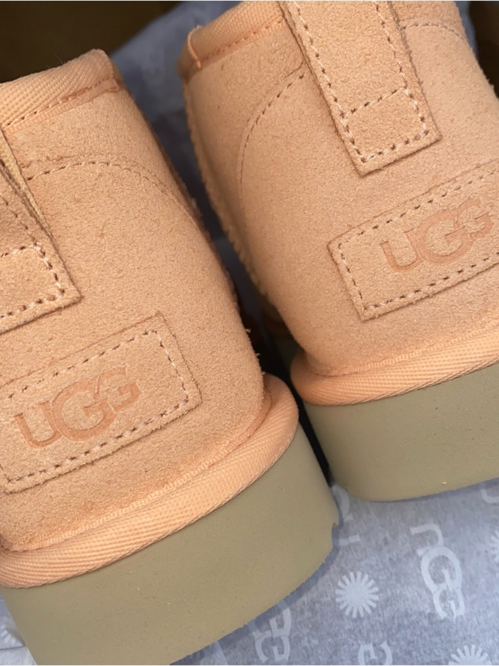 UGG Boots woman size 9 Floral New in box Truffle color - Picture 1 of 10